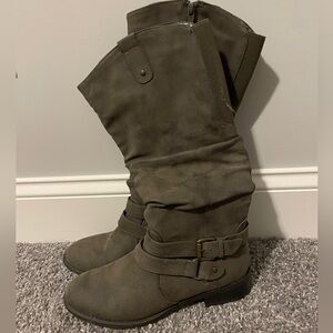 Gray boots. Size 7.  Zip up insides